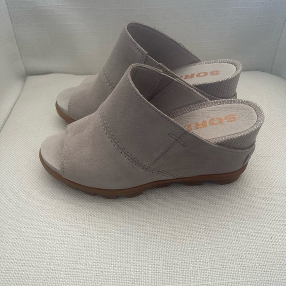 Sorel Clogs - Picture 2 of 3